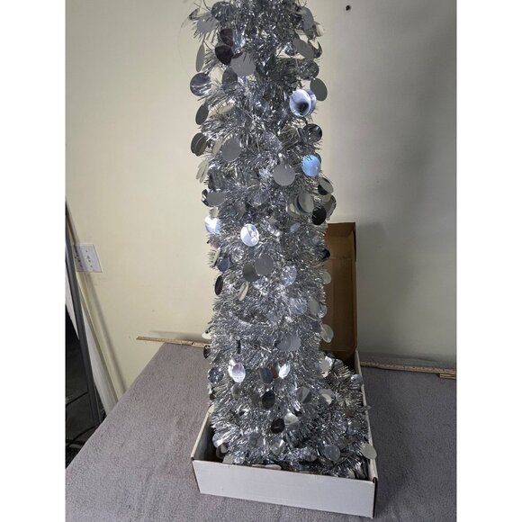 December home 5ft pop up silver decorative Christmas tree - Picture 3 of 5